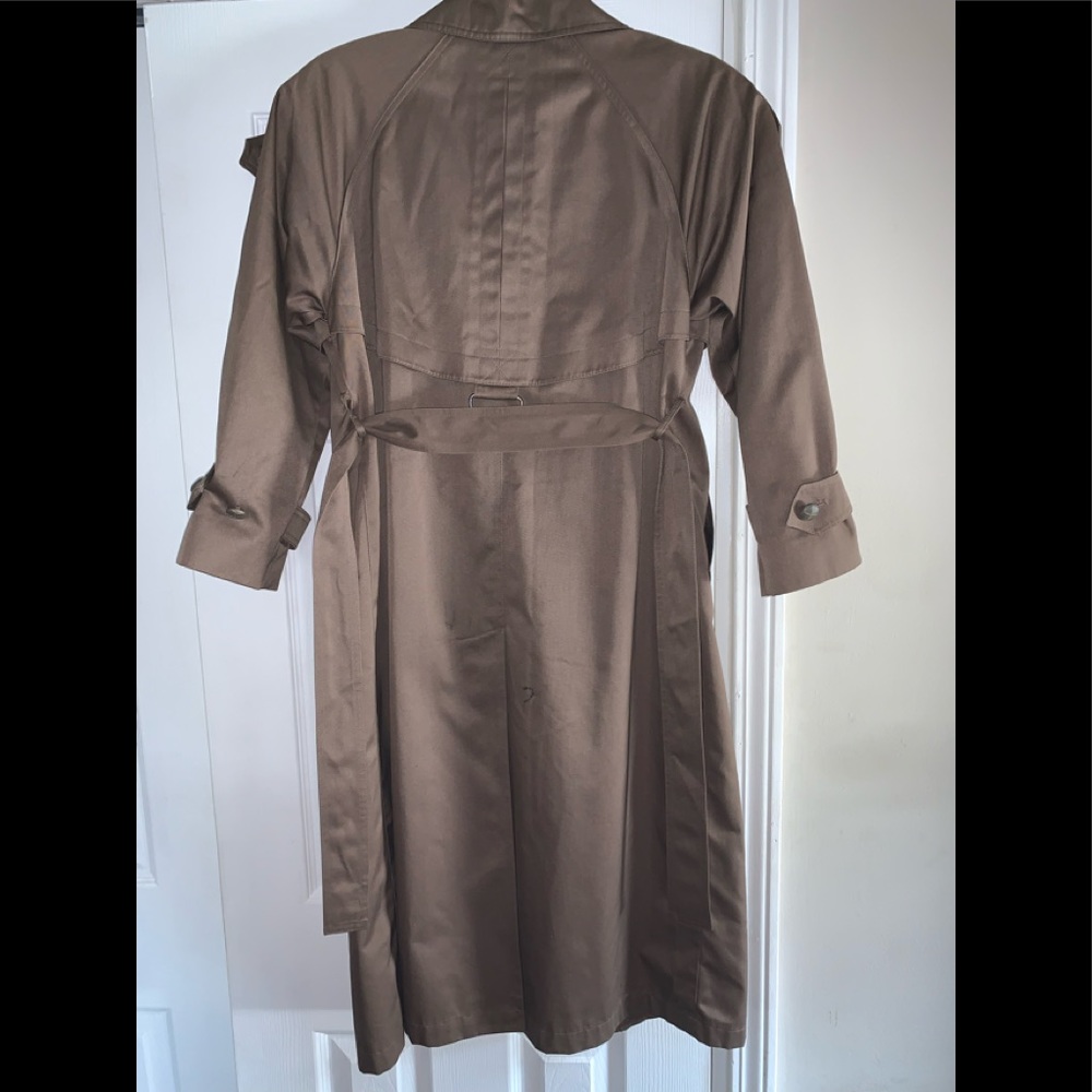 Gorgeous All-Weather Coat, Size 2 Petite - Picture 11 of 13